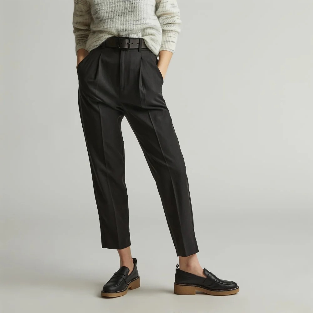 Everlane The Draper Tapered Pant Pleated Trousers In Buttersmooth Black